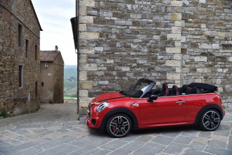 F57_JCW_convertible_396_MotoringFile
