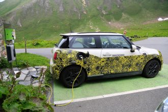 Electric MINI cooper SE